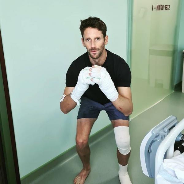 Após a hospitalização, não foram constatadas fraturas ou grandes lesões no piloto; apenas queimaduras nas mãos e em um dos pés e tornozelos. Internado desde domingo, Grosjean segue(Imagem:Reprodução)