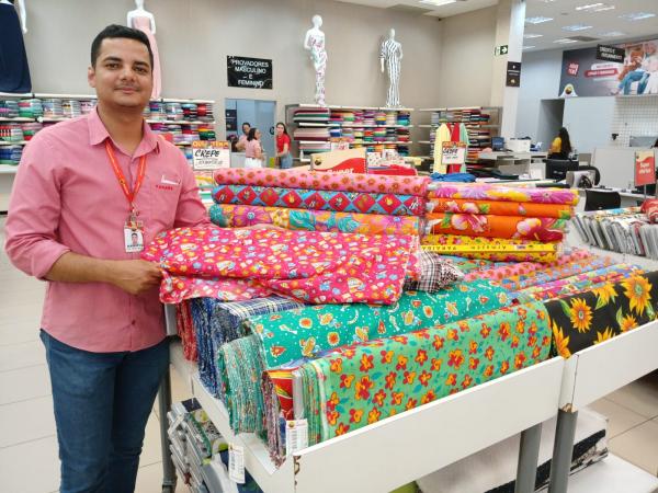 Ramires, chefe do setor de tecidos do Armazém Paraíba.(Imagem:FlorianoNews)