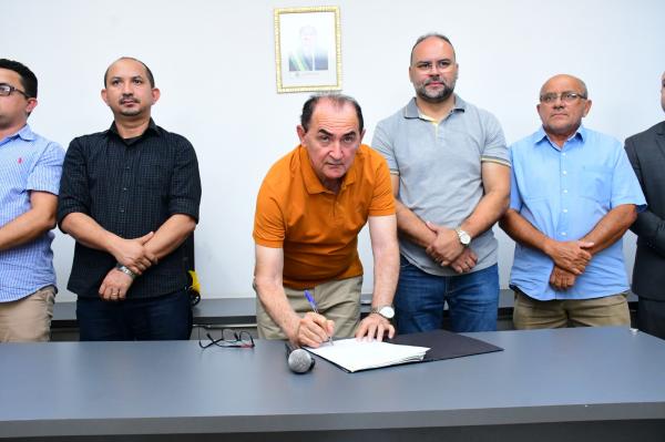Vereadores representam Legislativo na retomada da regularização fundiária em Floriano.(Imagem:CMF)