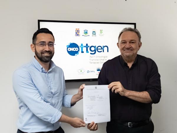 Jo&atilde;o Marcelo de Castro, professor da UFPI e coordenador do INCT ONCOTTGEN, ao lado do presidente da Fapepi, Jo&atilde;o Xavier.(Imagem:Maria Catiany)