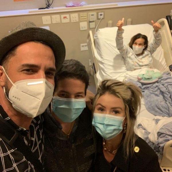 Claudia Rodrigues comemora visita de Latino em hospital(Imagem:Divulgação)