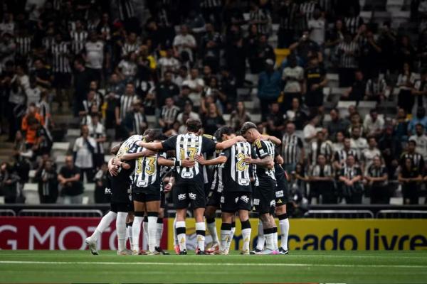 Jogadores do Atlético-MG se reúnem antes da partida contra o Cienciano.(Imagem:Alessandra Torres/AGIF)