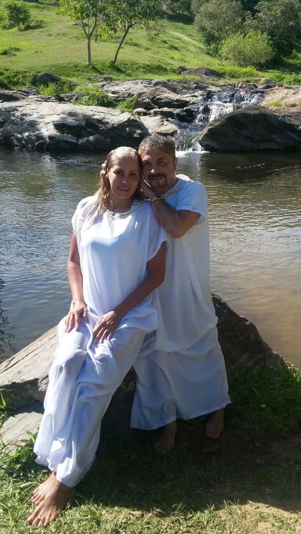  Ângela Bismarchi e o marido, Wagner de Moraes se converteram à religião evangélica.(Imagem:Arquivo pessoal )