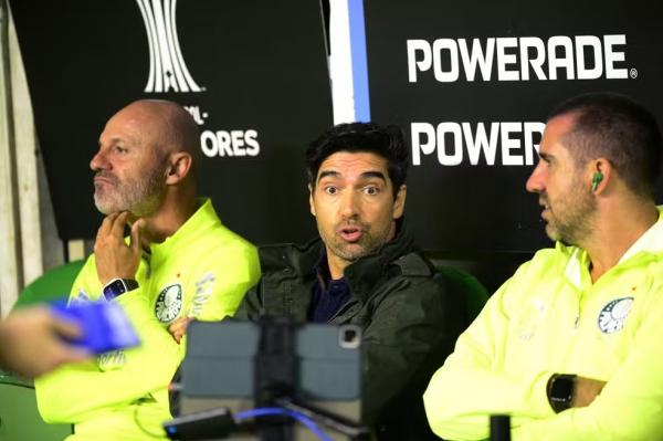 Abel Ferreira em Palmeiras x Bolívar.(Imagem:Marcos Ribolli)
