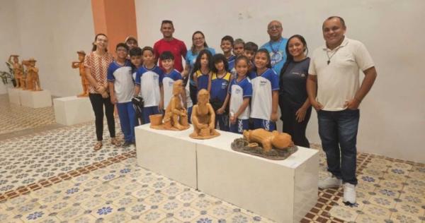 Alunos do Sesc de Parnaíba visitam exposição no Sesc Caixeiral.(Imagem:Divulgação)