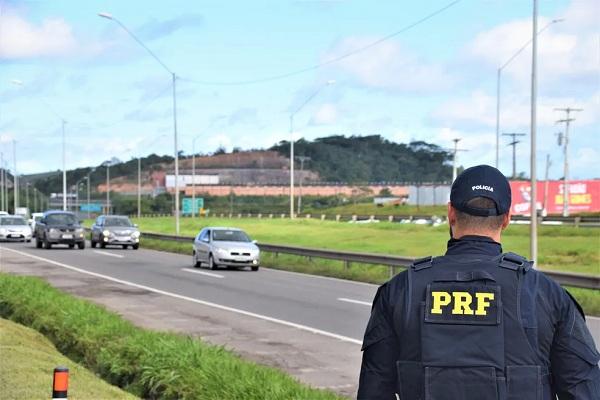 Fluxo de veículos na BR-101 e BR-324 é monitorado pela PRF.(Imagem:Polícia Rodoviária Federal)