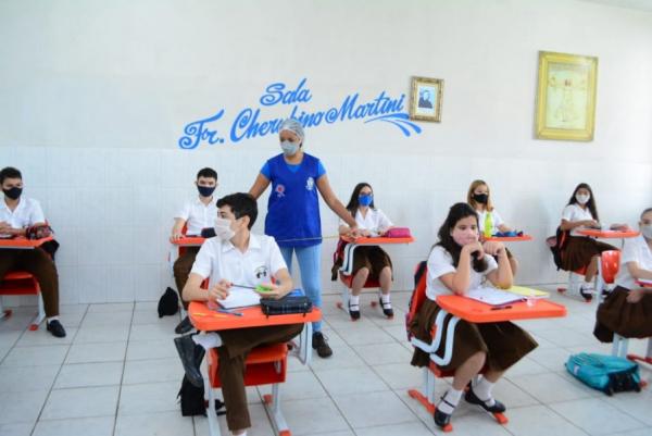 VISA de Floriano fiscaliza cumprimento de medidas sanitárias em escolas particulares(Imagem:SECOM)