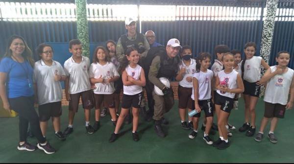 Escola Pequeno Príncipe agradece presença de policiais militares em seu ambiente educacional(Imagem:Reprodução/Instagram )