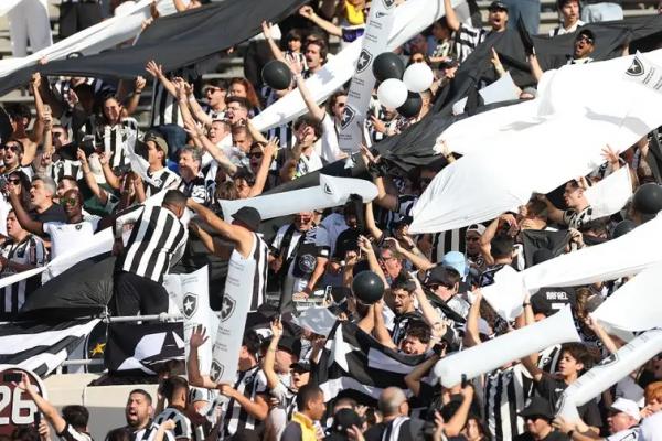Torcida durante lance de jogo entre PSG e Botafogo pela Copa do Mundo de Clubes no Estadio Rose Bowl.(Imagem:Vitor Silva/Botafogo)