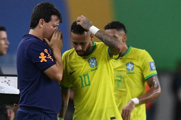 Fernando Diniz e Neymar em Brasil x Bolívia.(Imagem: Carl de Souza/AFP)