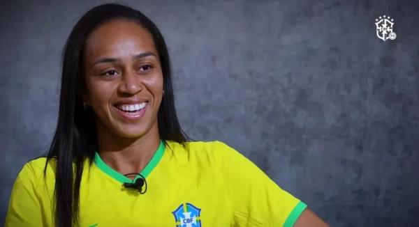 Adriana Silva, meia da seleção brasileira.(Imagem:Reprodução/CBF TV)