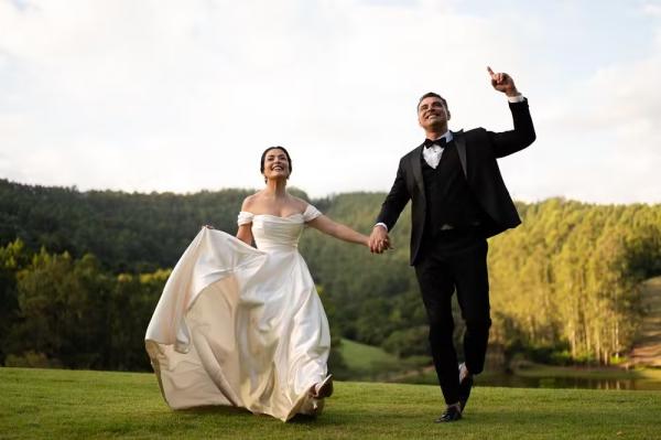 Li Martins e JP Mantovani fazem ensaio em clima de casamento com a presença da filha.(Imagem:Paulo Fokka/Divulgação)