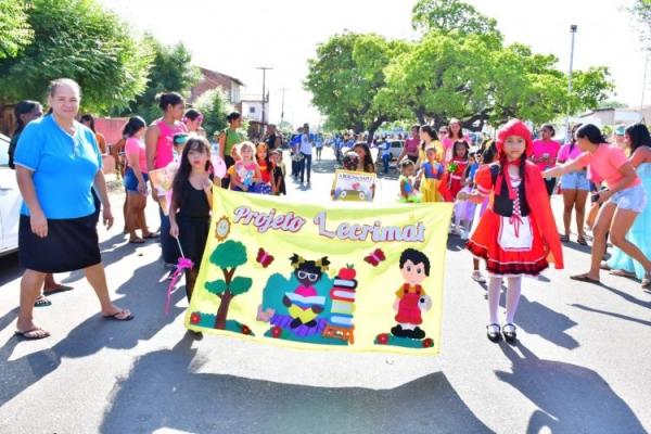 Escolas Municipais de Floriano antecipam o desfile de 7 de setembro.(Imagem:Secom)