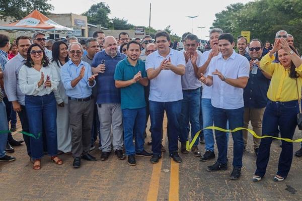 Rafael Fonteles inaugura estrada e autoriza diversas obras em Palmeira do Piauí(Imagem:Reprodução)