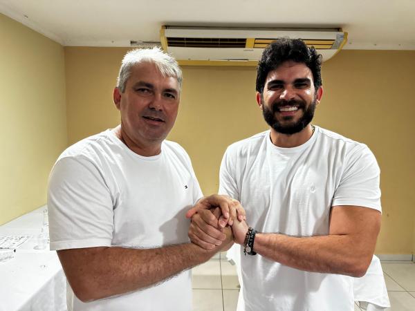 Maurício Bezerra anuncia apoio a Dr. Marcus Vinícius para pré-candidato à prefeito de Floriano.(Imagem:Divulgação)