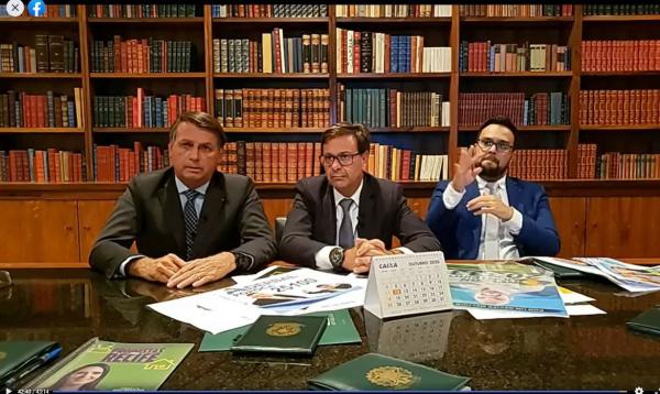 Presidente disse em live que vacina não será obrigatória.(Imagem:Jair Bolsonaro/Facebook/Direitos Reservados)