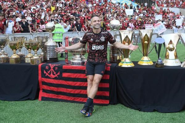 Diego Ribas é homenageado.(Imagem:Alexandre Durão)