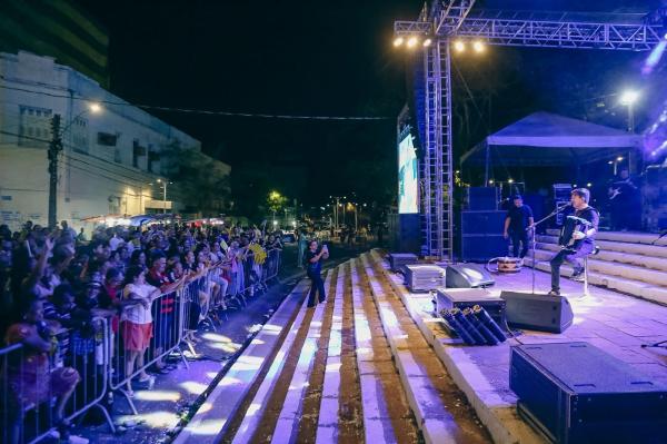 O evento encerrou a programação do Dia do Piauí com show pirotécnico e bandeiras do estado.(Imagem:Divulgação)