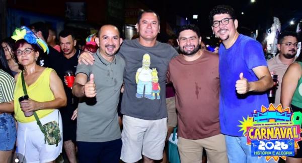 Poder Legislativo marca presença em arrastão com Durval Lelys e reforça apoio ao Carnaval de Floriano.(Imagem:Reprodução/Instagram)