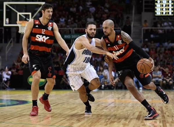 Em 2015, o Flamengo contou com o apoio da sua torcida no duelo contra o Orlando Magic(Imagem:NBA)