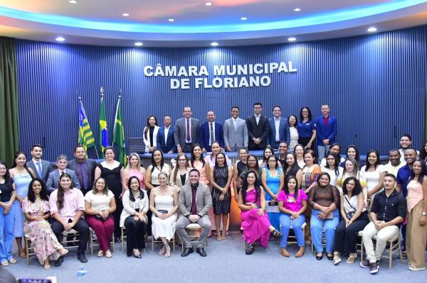  Sessão solene proposta pelo vereador Felipe Vieira homenageia Enfermagem de Floriano(Imagem:Ascom)