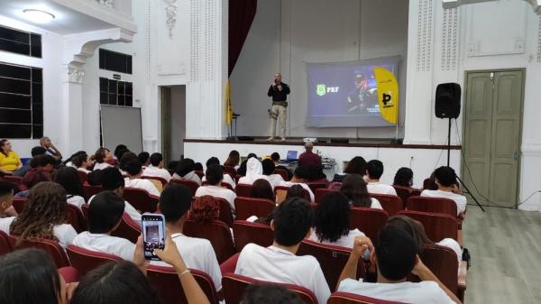 As palestras foram realizadas em 11 escolas de Teresina no mês de março.(Imagem:Divulgação)