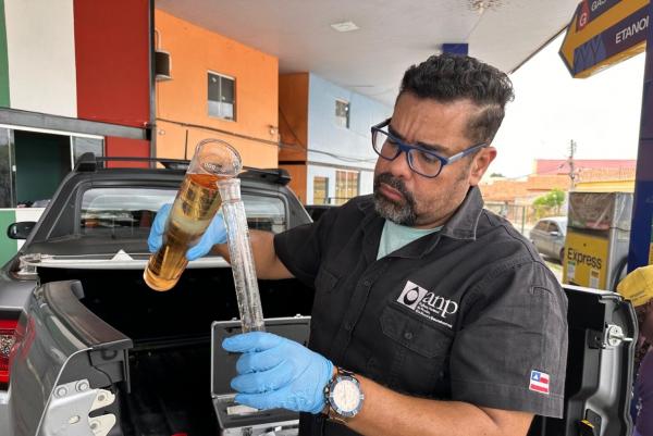 A&ccedil;&atilde;o fiscalizat&oacute;ria verifica desde o volume de combust&iacute;veis at&eacute; a manipula&ccedil;&atilde;o de bombas, visando a prote&ccedil;&atilde;o dos consumidores.(Imagem:Ascom Imepi)