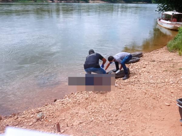 Corpo sendo retirado do rio Parnaíba.(Imagem:redes sociais)