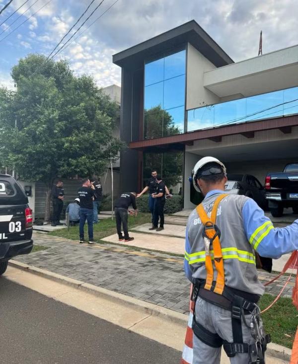 Mulher é presa suspeita de alugar casa de luxo em Teresina e colocar imóvel à venda nas redes sociais.(Imagem: Polícia Civil)