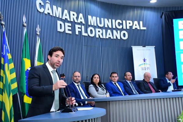 Deputado Marden Menezes participa de Encontro Regional de Vereadores em Floriano(Imagem:Ascom)