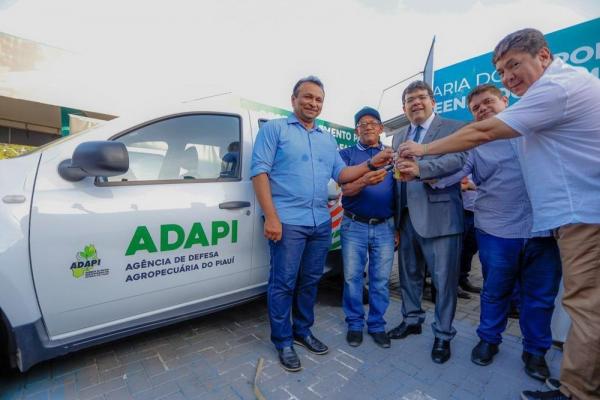 Expoapi: Governador e Fábio Abreu entregam novos veículos para a Adapi(Imagem:Divulgação)