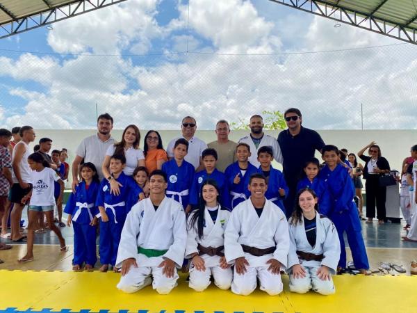 Nesta primeira edi&ccedil;&atilde;o, 25 crian&ccedil;as foram contempladas e receberam kimonos, garantindo as condi&ccedil;&otilde;es necess&aacute;rias para o in&iacute;cio das atividades.(Imagem:Ascom Sesepi)