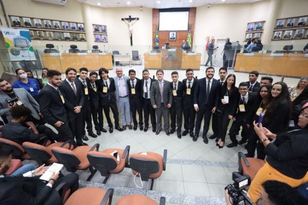 Programa simula a experiência da jornada eleitoral desde a formação de partidos políticos à experiência no plenário da Assembleia Legislativa.(Imagem:Ascom Alepi)