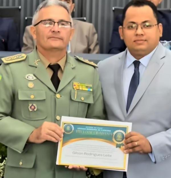 Tenente-Coronel Gilson Leite recebe Título de Cidadão Florianense em solenidade na Câmara Municipal(Imagem:Reprodução/Instagram)