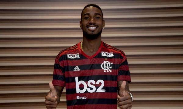 - Nação, estoud e volta! Muito feliz e vamos juntos mais uma vez - falou o jogador nas primeiras imagens usando a camisa 20 do Flamengo.(Imagem:Reprodução)