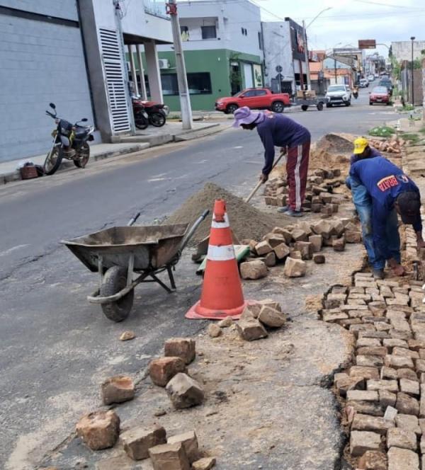 Prefeitura executa opera&ccedil;&atilde;o Tapa-buracos em 13 bairros de Floriano no m&ecirc;s de janeiro.(Imagem:Secom)
