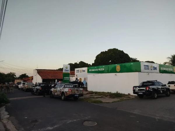  Polícia cumpre mandados e prende suspeitos de roubo e tráfico de drogas durante operação em Luzilândia.(Imagem:Divulgação )