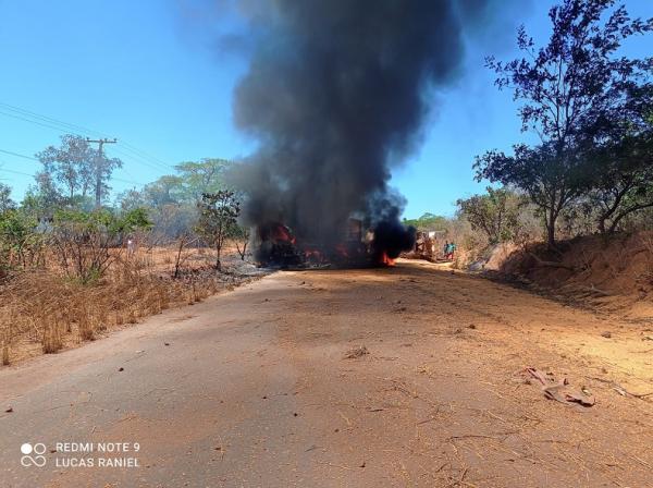 Motorista morre carbonizado após colisão entre carretas no sul do Piauí(Imagem:Reprodução)
