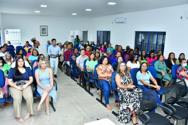 Diretores escolares da rede municipal de Floriano tomam posse para mandato de 2 anos.(Imagem:Secom)
