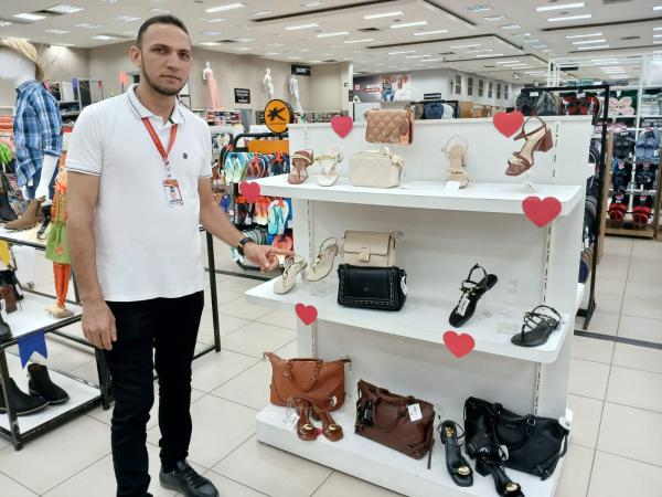 Wagner, chefe do setor de confecções(Imagem:FlorianoNews)