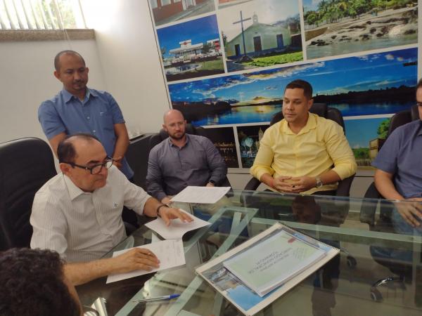 Prefeito de Floriano assina ordens de serviços para a construção de importantes obras(Imagem:FlorianoNews)