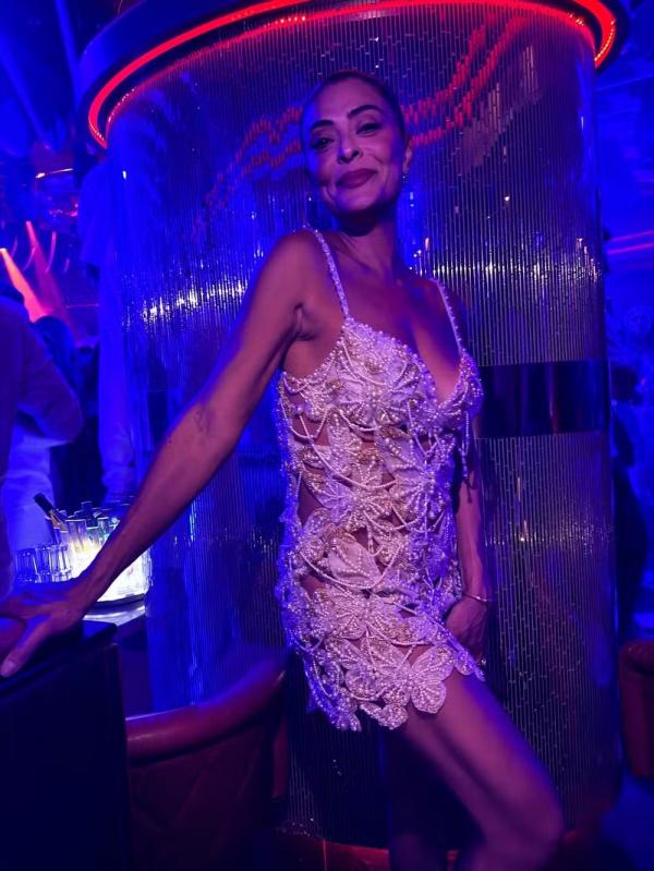 Juliana Paes aposta em vestido de mais de R$ 19 mil para noitada em Saint-Tropez e arranca elogios.(Imagem:Reprodução/Instagram)