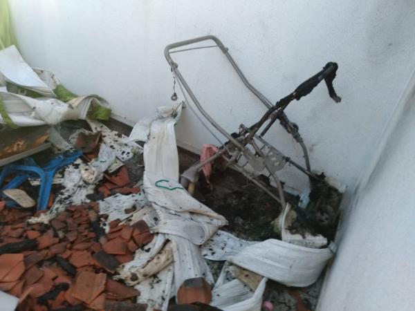 Casa ficou destruída após incêndio no Residencial Cajueiro, em Floriano.(Imagem:FlorianoNews)