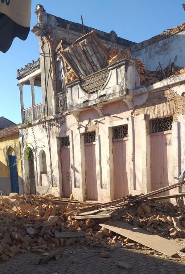 Casarão histórico de família desaba em Floriano, no Sul do Piauí.(Imagem:Reprodução)