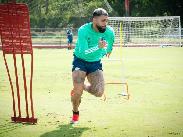 Gabriel e Bruno Henrique apoiam decisão do Flamengo de voltar aos treinamentos(Imagem:Reprodução)