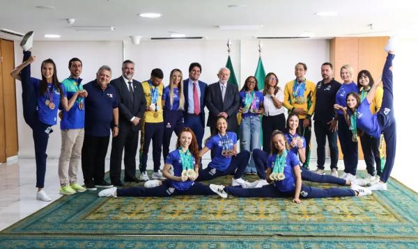 Atletas dos Jogos Panamericanos foram recebidos por Lula em Brasília.(Imagem:Valter Campanato/Agência Brasil)