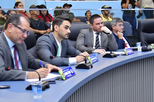 Parlamentares de Floriano abrem segundo ciclo de sessões do mês de maio.(Imagem:CMF)