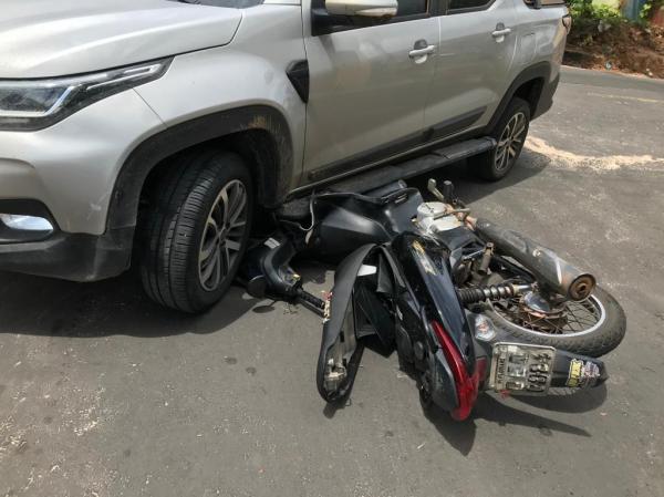 Colisão entre carro e moto resulta em danos materiais em Floriano.(Imagem:FlorianoNews)