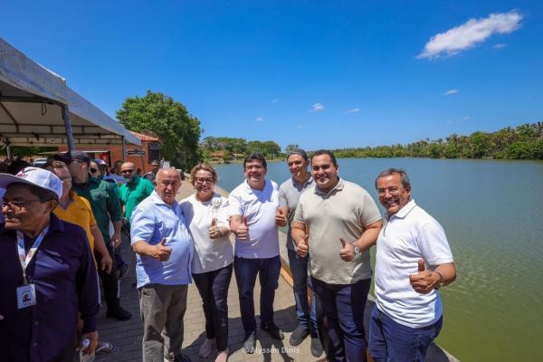 Governador entregou asfaltamento da orla do açúde e obras de calçamento no município.(Imagem:Alysson Dinis)