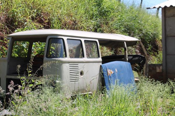 Inquérito apura abandono de veículos que podem ocasionar doenças em cidade(Imagem:Reprodução)